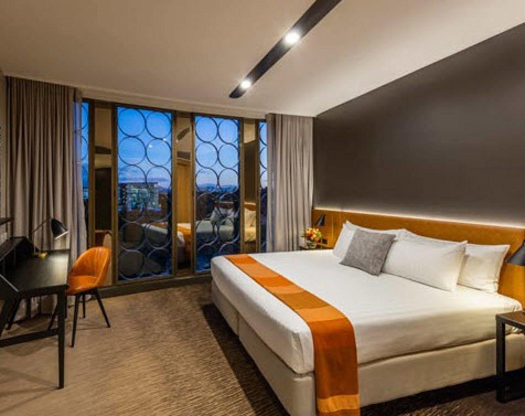 Vibe Hotel Canberra Extérieur photo